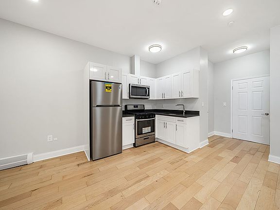 5th image of 714 Seneca Ave APT 504