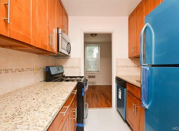 2nd image of 3311 Giles Pl APT 3H