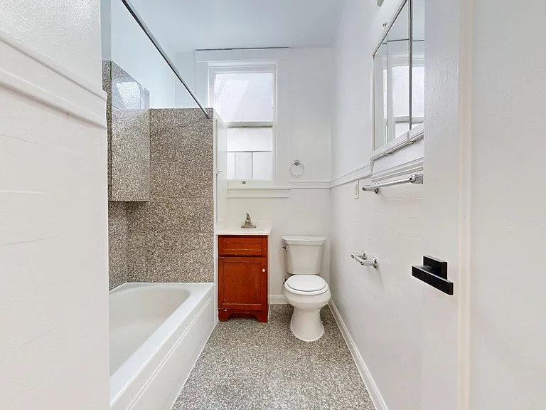 1060 Bush Street — Photo 11