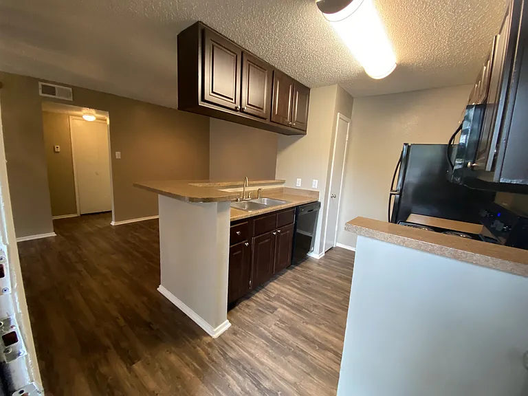 Walnut Creek Apartments — Photo 38