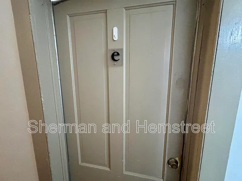 3 bed, 1.0 bath, 880 sqft, $1,175 — Photo 2