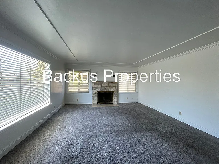 19 Santa Rosa Ave — Photo 4