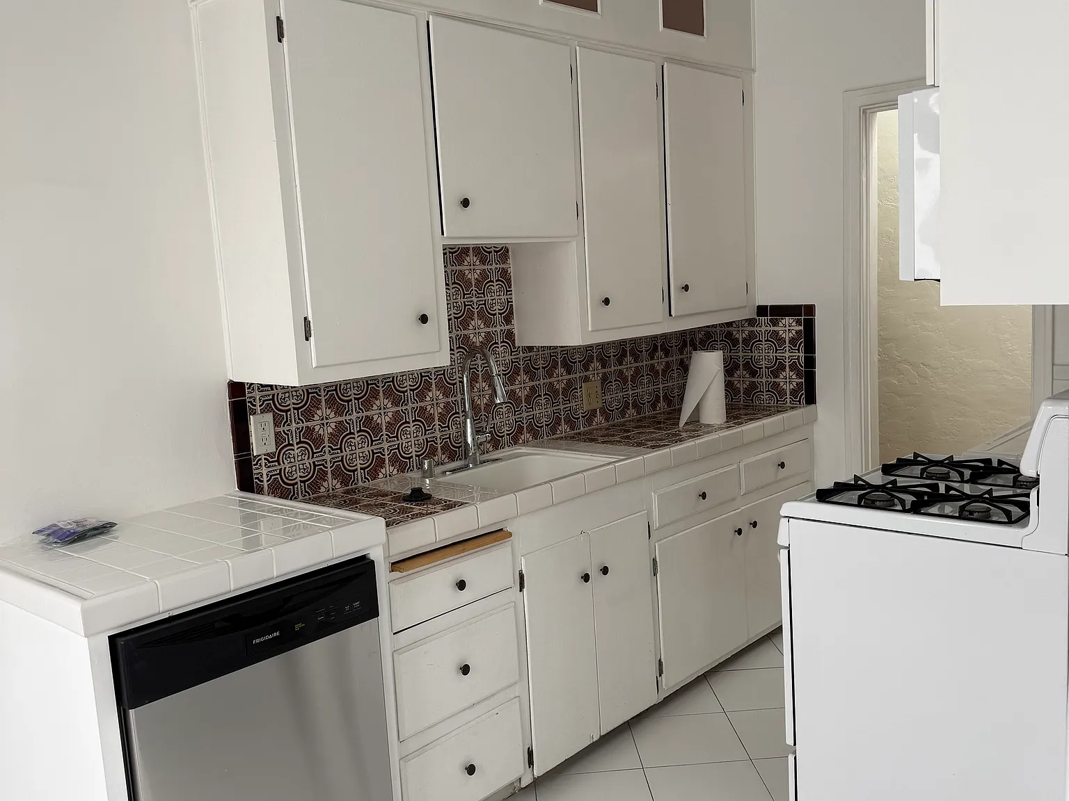 1 bed, $2,400 — Photo 4