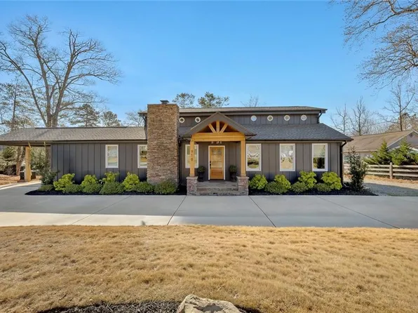 918 Pine Cir, Woodstock, GA 30189