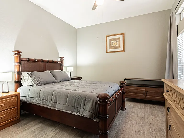 12855 Devonshire Lakes Cir — Photo 33