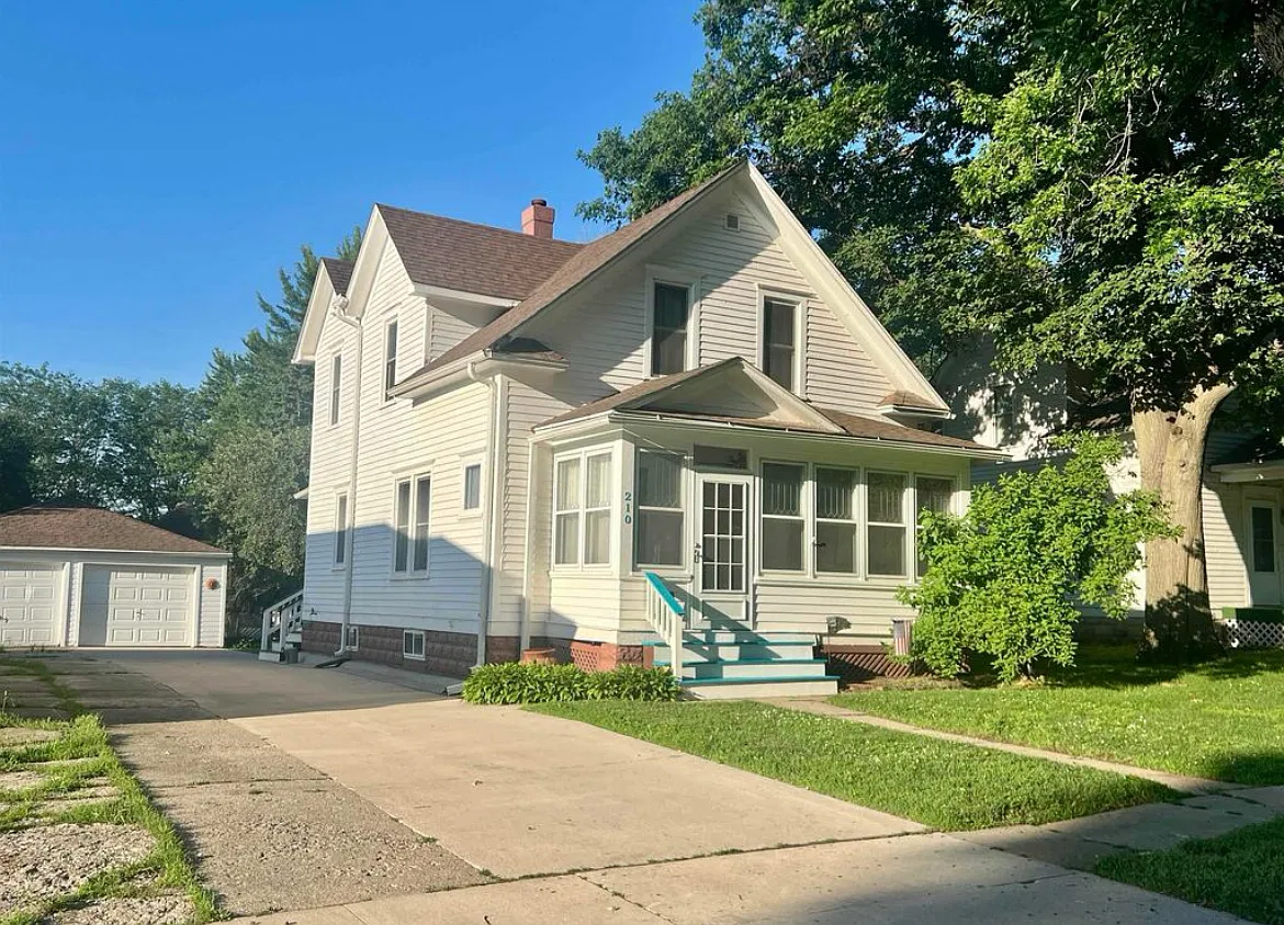 3 bed, 1312 sqft, $1,200 — Photo 1