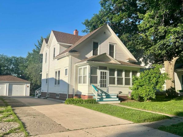 210 2nd St