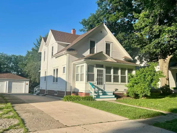210 2nd St, Manning, IA 51455