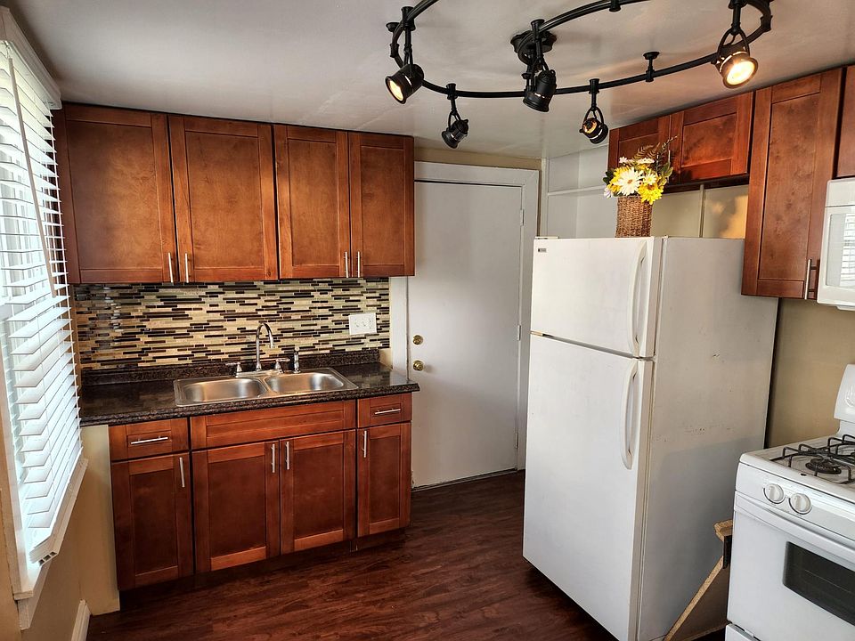 Removed kitchen less than 10-years ago. Still clean and functional.