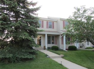 2000 Cliff Alex Ct S, Waukesha, WI 53189