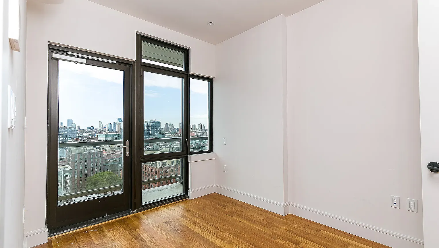 321 Wythe Avenue — Photo 3