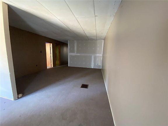 3rd image of 9587 North St #9589