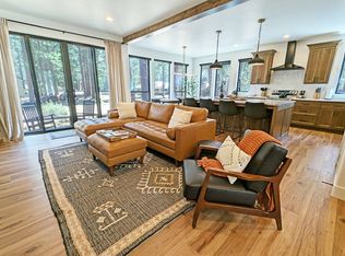 (Undisclosed Address), Sunriver, OR 97707