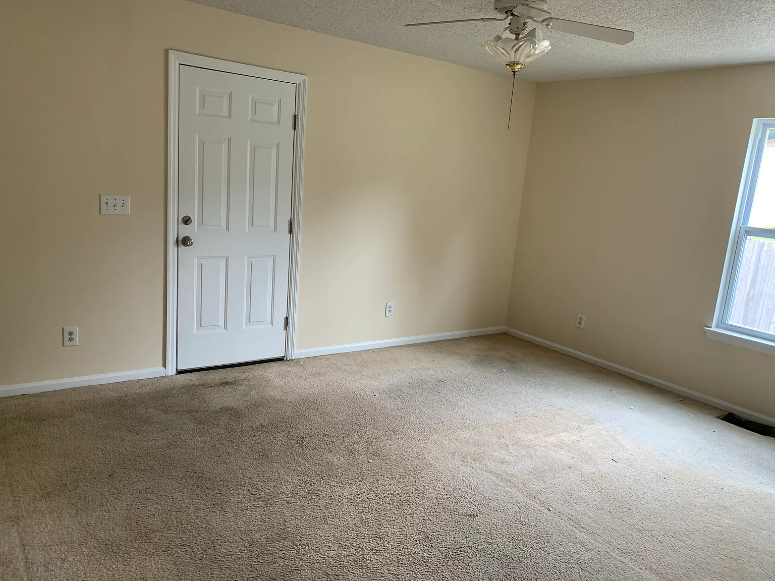 3 bed, 1950 sqft, $1,800 — Photo 3