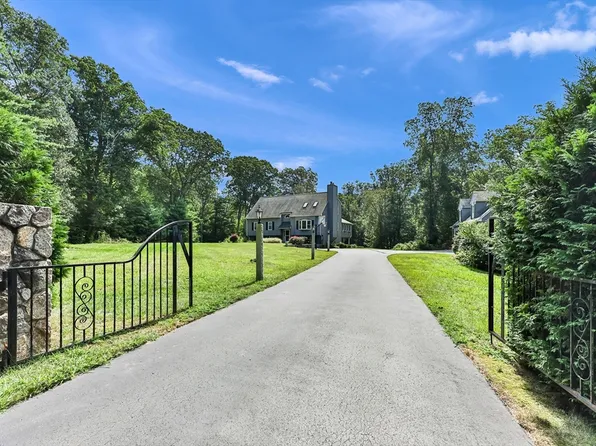 96 Milk St, Blackstone, MA 01504