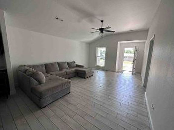 Additional Living Room