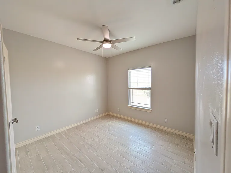 3432 Midtown Cir — Photo 18