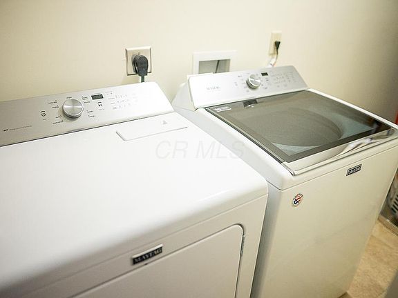 3rd image of 392 Yarmouth Ln