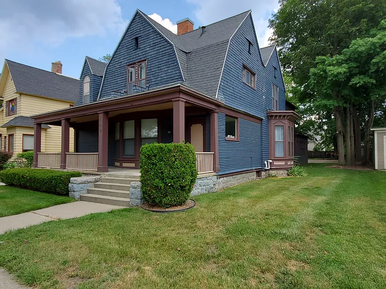 140 College Ave NE #4 — Photo 3