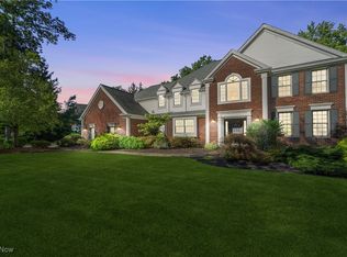 6092 Penfield Ln, Solon, OH 44139