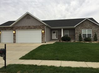 132 Oakshire Dr W, Glen Carbon, IL 62034