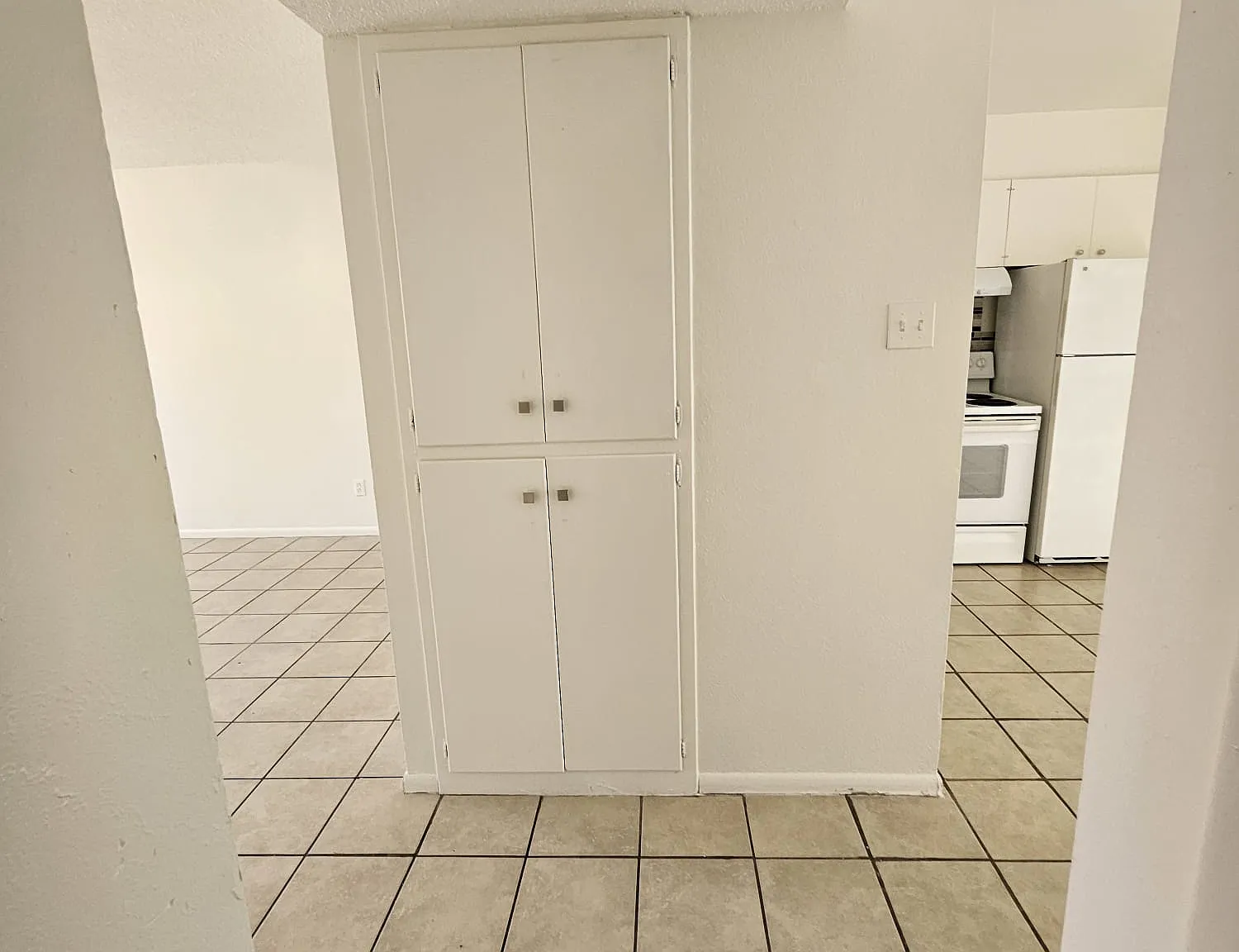 521 Palomas Dr SE — Photo 4