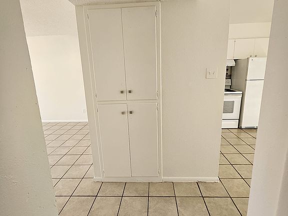 4th image of 521 Palomas Dr SE #C