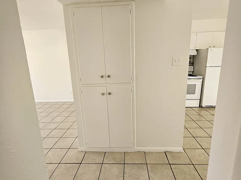 521 Palomas Dr SE #C — Photo 4