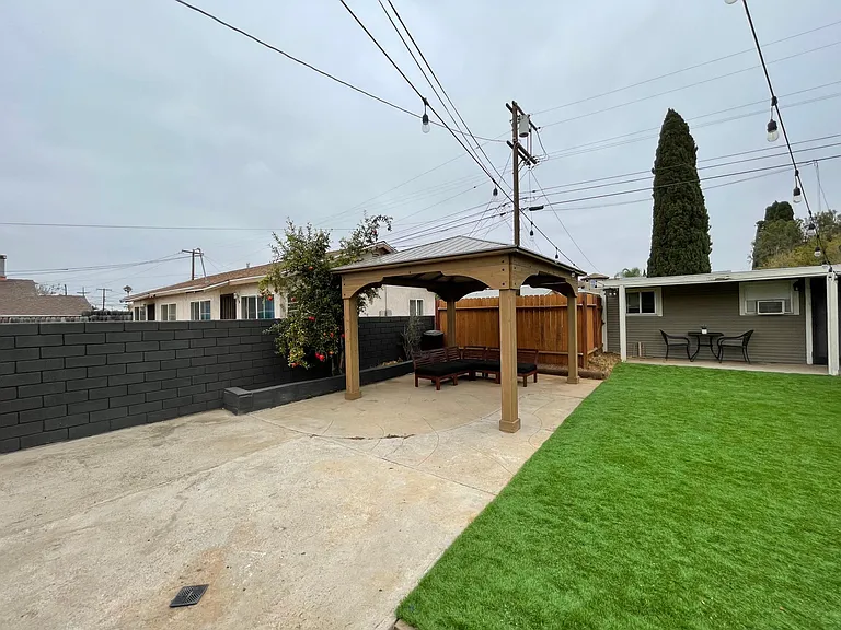 1923 N Ave — Photo 12