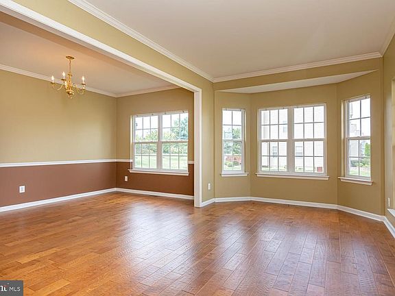 4th image of 709 Thyme Dr