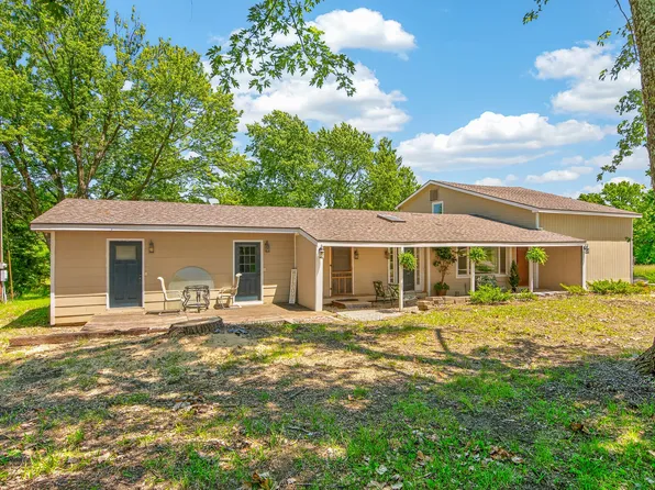 1644 E 800th Rd, Lawrence, KS 66049