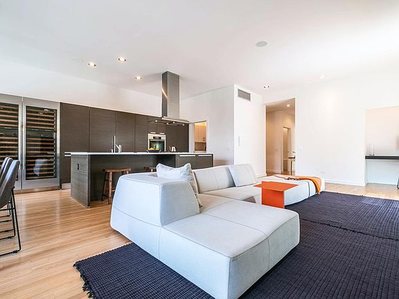 5th image of 1615 N Wolcott Ave APT 201