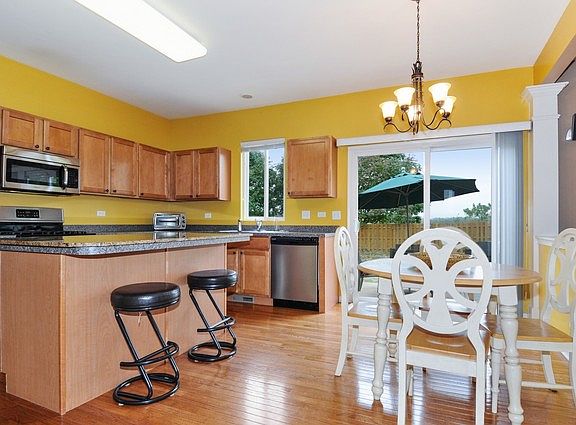 3rd image of 11647 S Glenn Cir