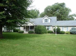 11 Ems B10 Ln, Pierceton, IN 46562