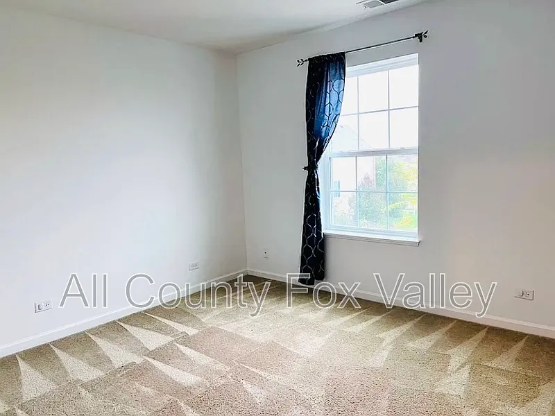 2 bed, 2.5 bath, 1307 sqft, $2,350 — Photo 3