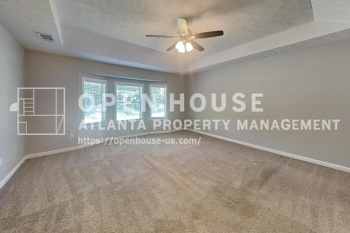 1395 Chalet Cir — Photo 7