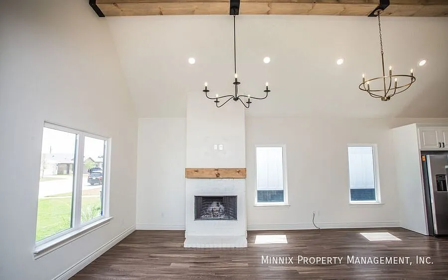 4 bedroom / 2.5 baths | 4707 125th. St. — Photo 2