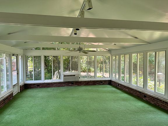 4th image of 608 Marquette Dr
