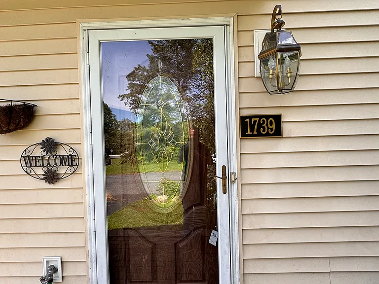 1739 Wendy Ln — Photo 4