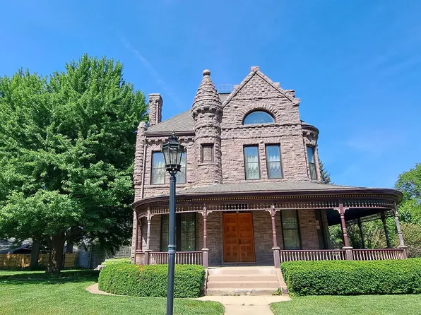 1721 Rebecca St, Sioux City, IA 51103