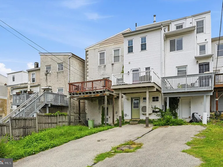 357 E Hector St — Photo 25