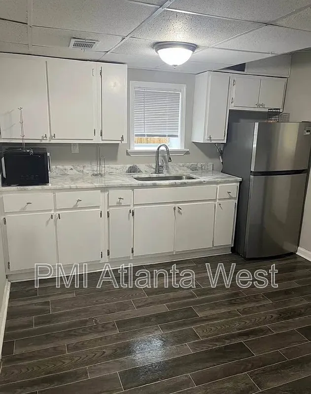 5 bed, 2.0 bath, 1775 sqft, $1,800 — Photo 4