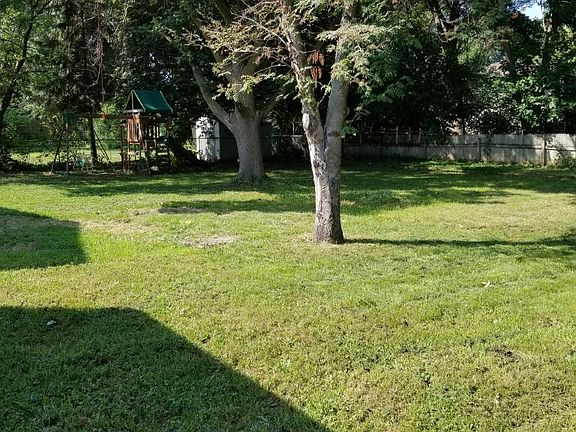 2nd image of 7517 Douglas Dr N
