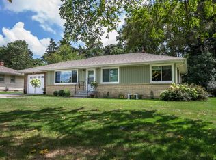 324 Lilac Ln, Shoreview, MN 55126