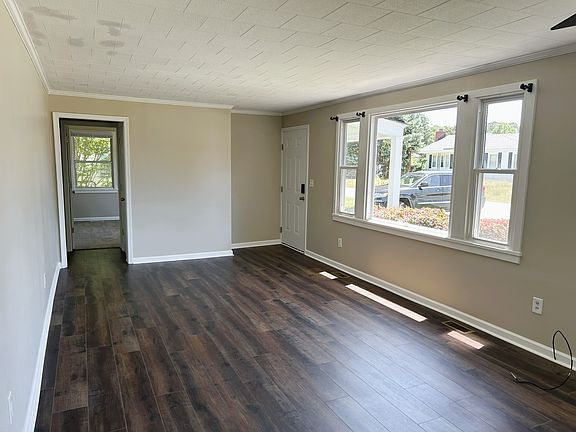 4th image of 133 Green Meadow Dr