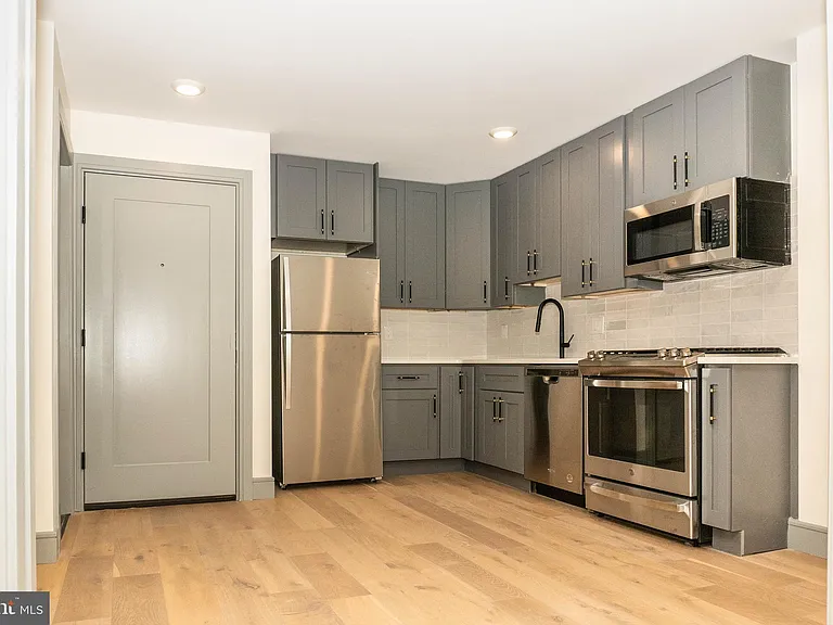 327 S 16th St #3R — Photo 1