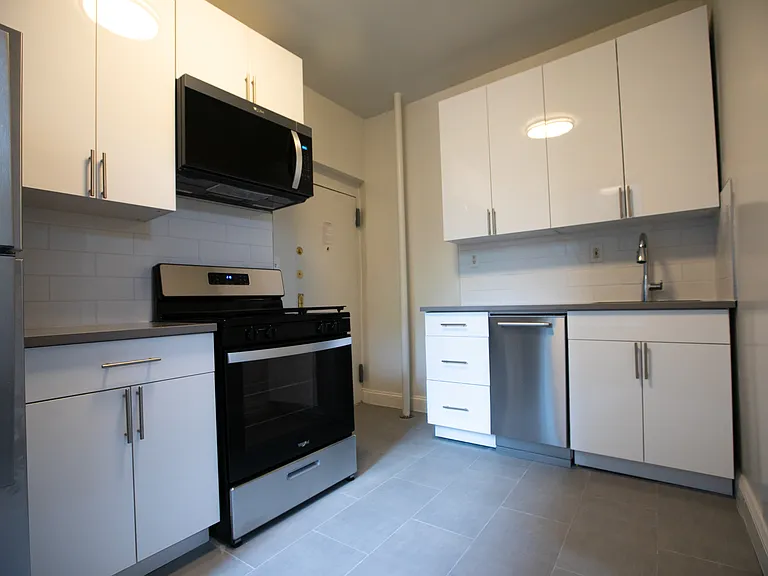 346 E 20th St #9 — Photo 4