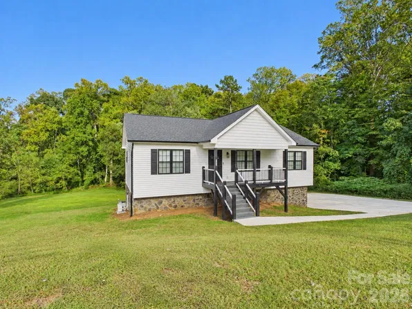 180 29th Avenue Pl NW, Hickory, NC 28601