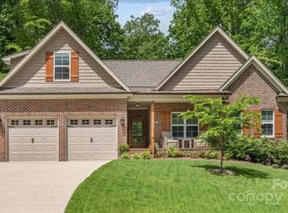 904 Kapstone Xing, Lexington, NC 27295