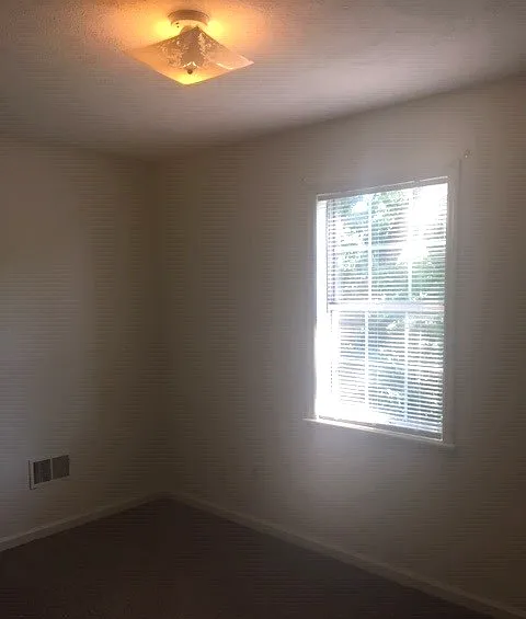 512 Longview Dr — Photo 11